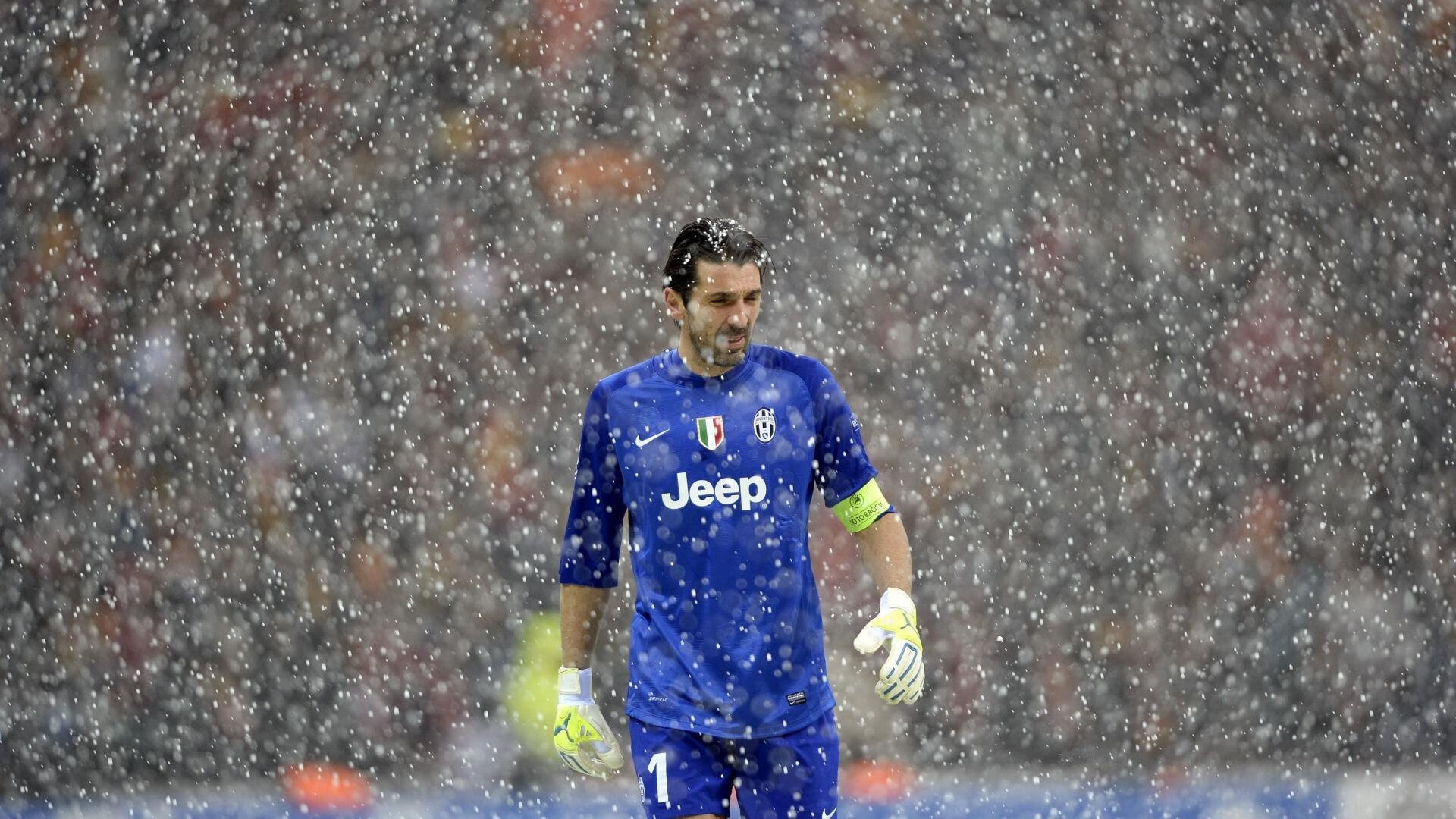 内维斯球员在场上发挥出色，最终夺得胜利，曼联内维斯